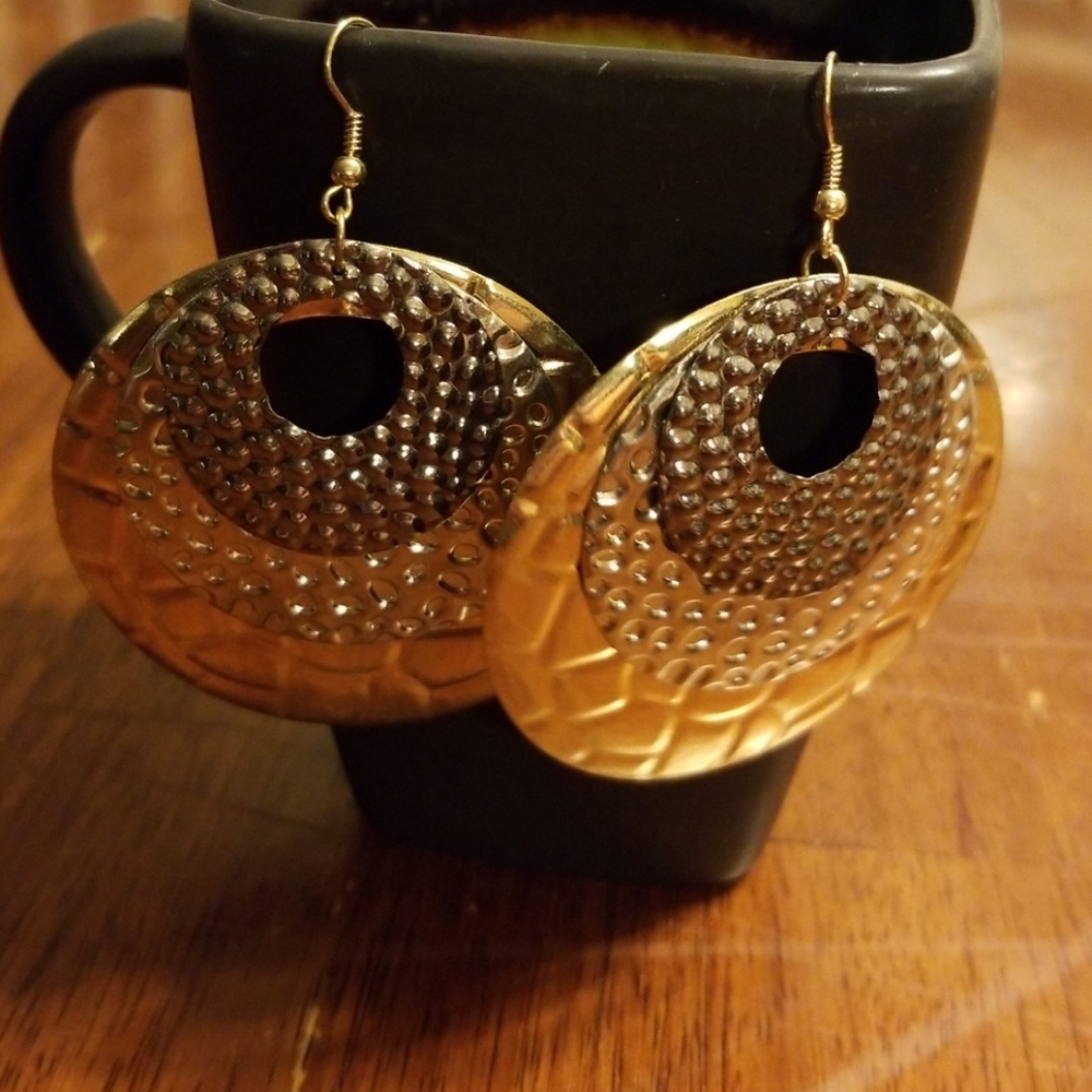 Tri colored dangle earrings